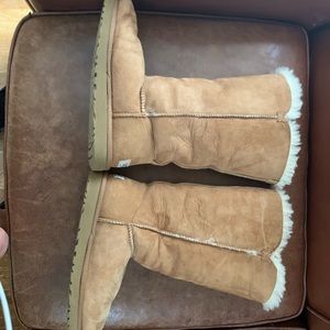 Like new UGG boots size 8